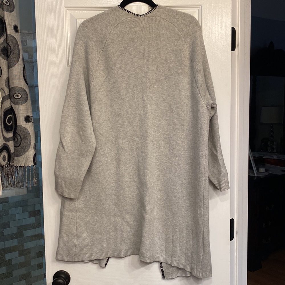 Stitch Fix Teeberry & Weave XL Gray Cardigan with Back Accent Stitching - Picture 6 of 7